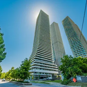 Apartment In Parklawn & Lake Shore With Free Parking Close To Airport