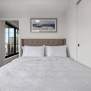 Apartment Two Bed Downtown Unit With Parking