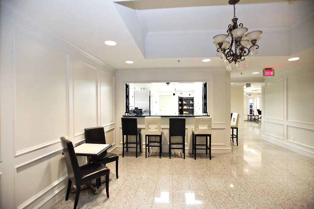 Montecassino Hotel & Suites Toronto 3*,