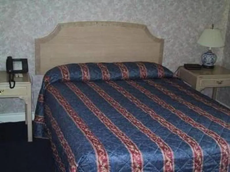 مونتيكاسينو هوتيل آند سويتس تورونتو فندق