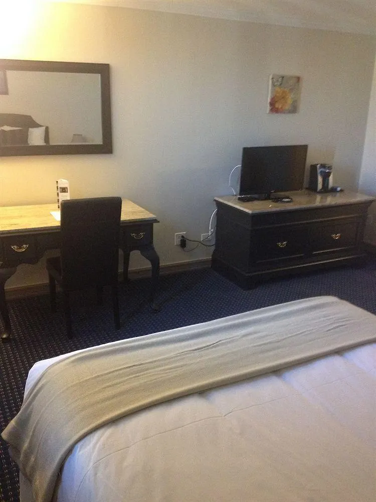 Montecassino Hotel & Suites Toronto 3*,