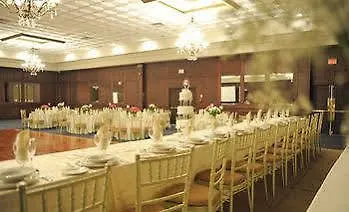 Montecassino Hotel & Suites Toronto 3*,