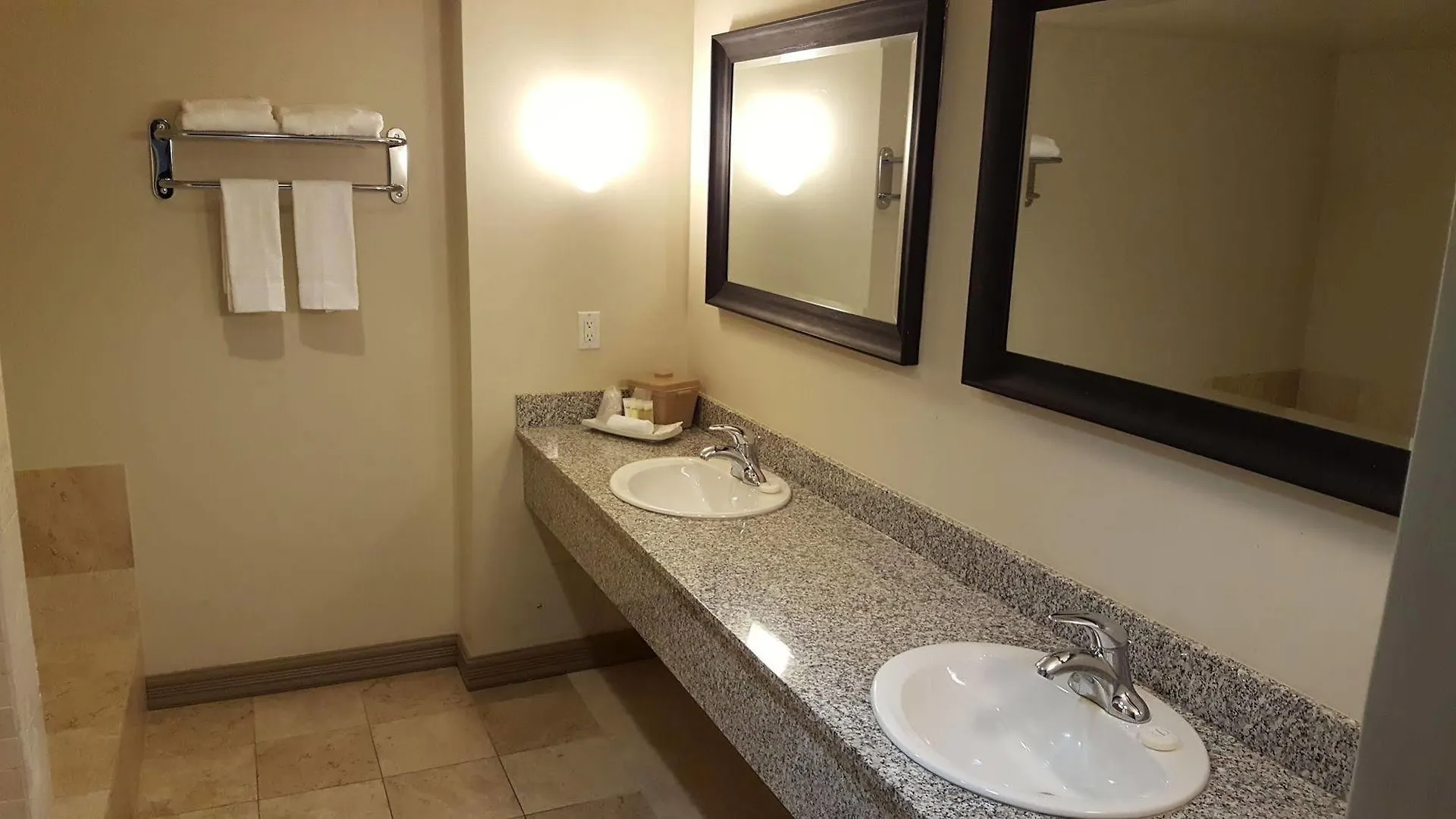 Montecassino Hotel & Suites Toronto